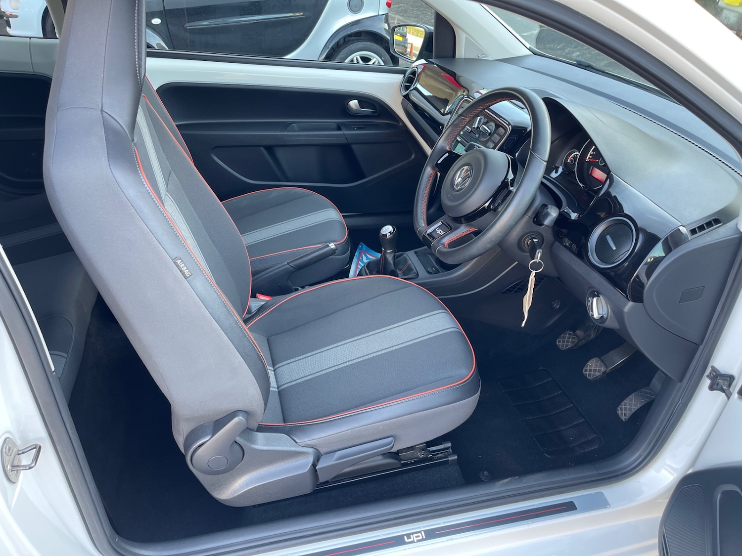 Used Volkswagen up! 2013 for sale - 76650279: Photo 14