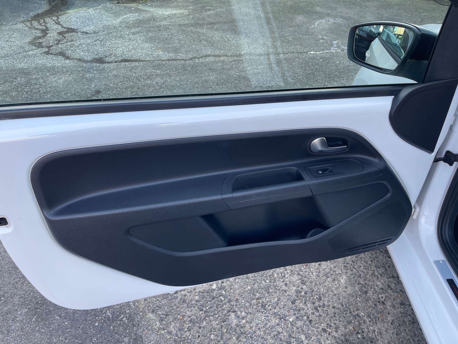 Used Volkswagen up! 2013 for sale - 76650279: Photo 9