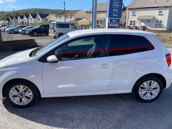 Used Volkswagen Polo 2014 for sale - 76045624: Photo
