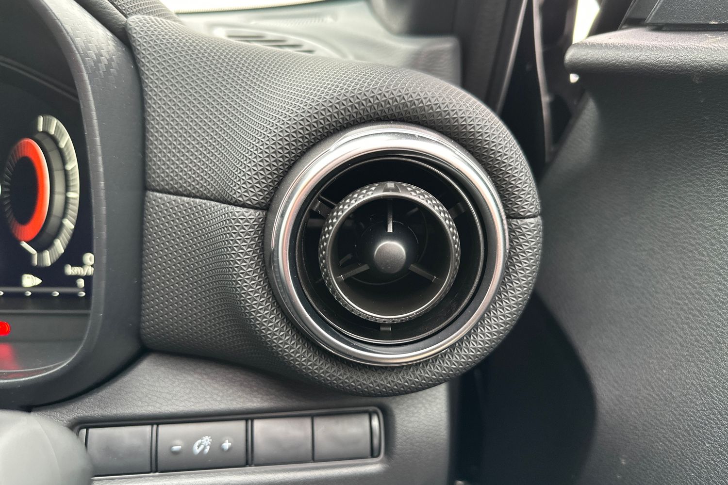 Used Nissan Juke 2024 for sale - 76116850: Photo 36