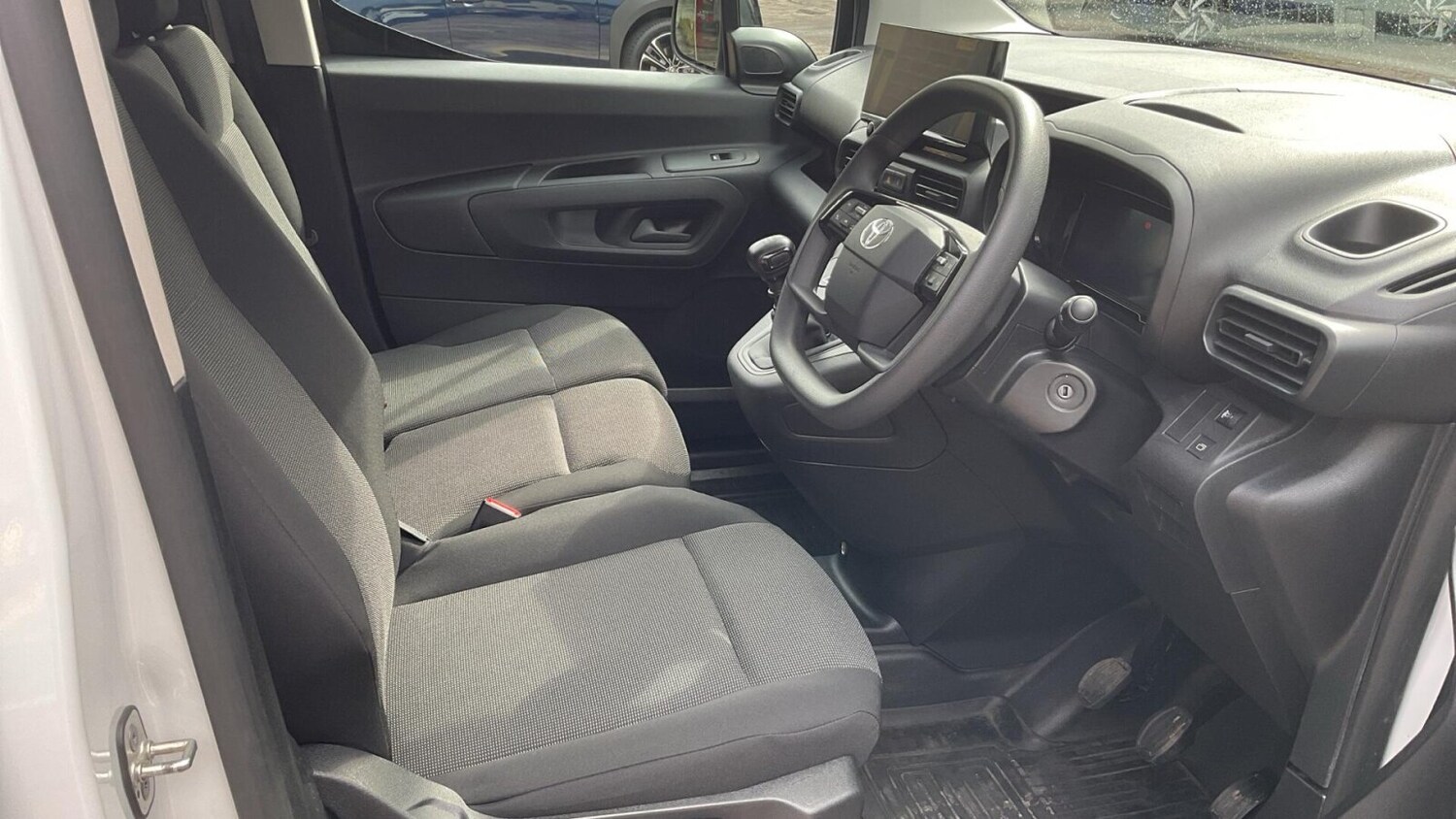 Used Toyota ProAce 2024 for sale - 76677289: Photo 11