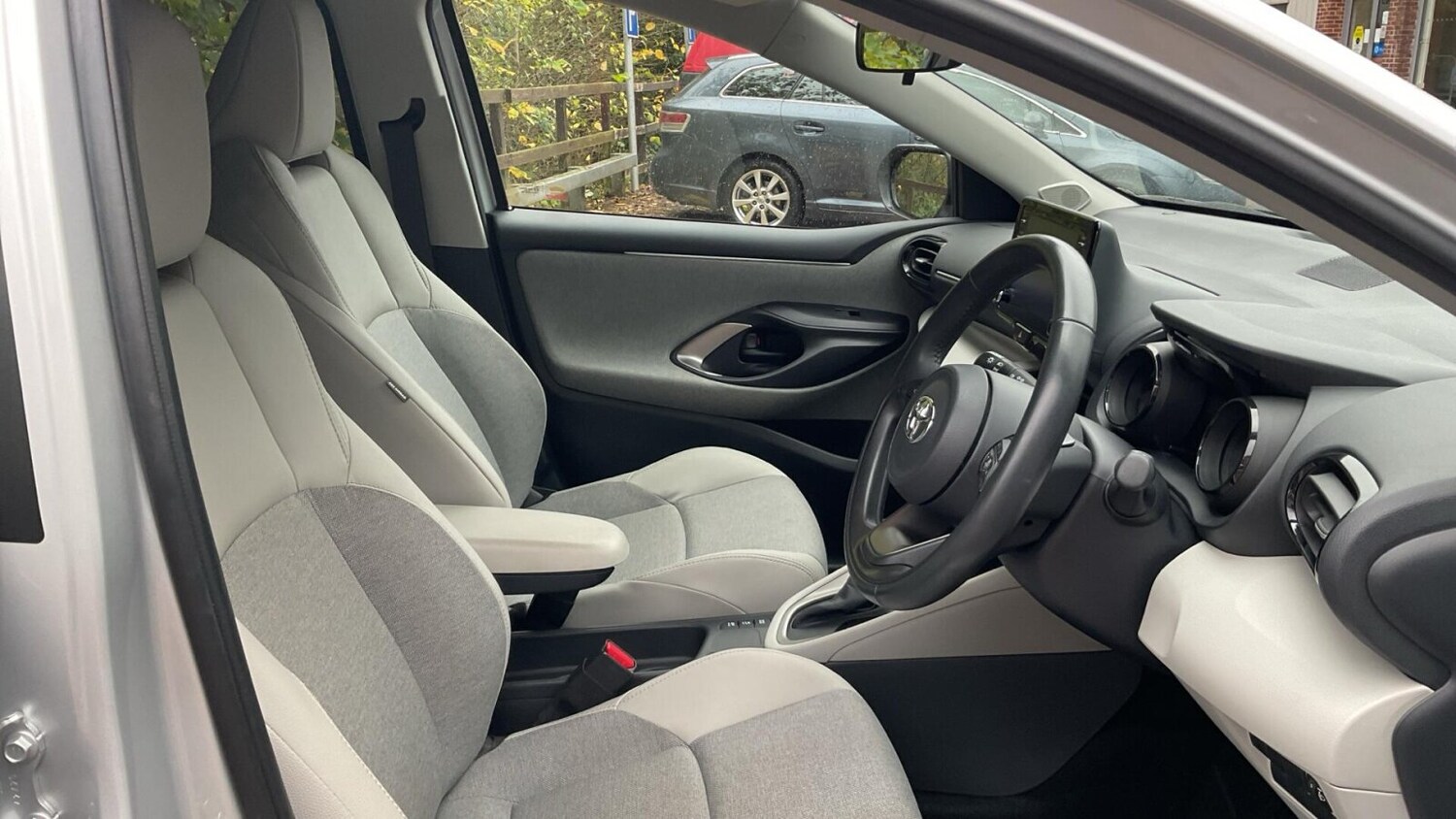 Used Toyota Yaris 2020 for sale - 76673734: Photo 13