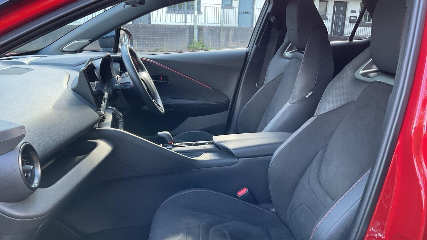 Used Toyota C-HR 2025 for sale - 76680327: Photo 12