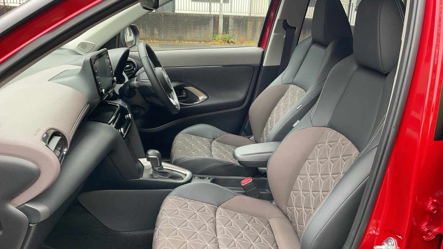 Used Toyota Yaris Cross 2024 for sale - 76677867: Photo 12