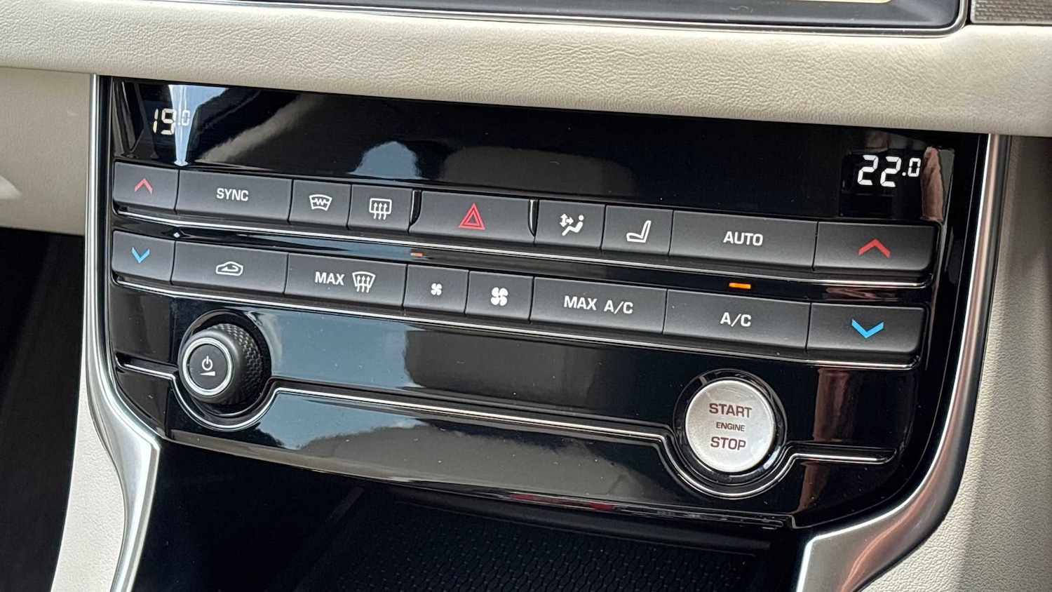 Used Jaguar XF 2018 for sale - 76460662: Photo 29