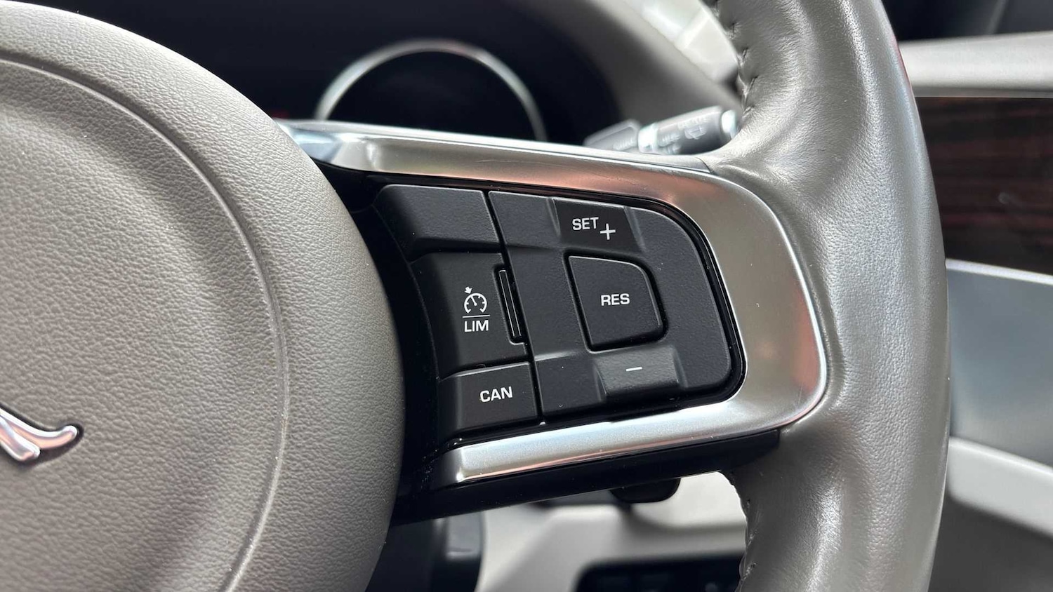 Used Jaguar XF 2018 for sale - 76460662: Photo 31