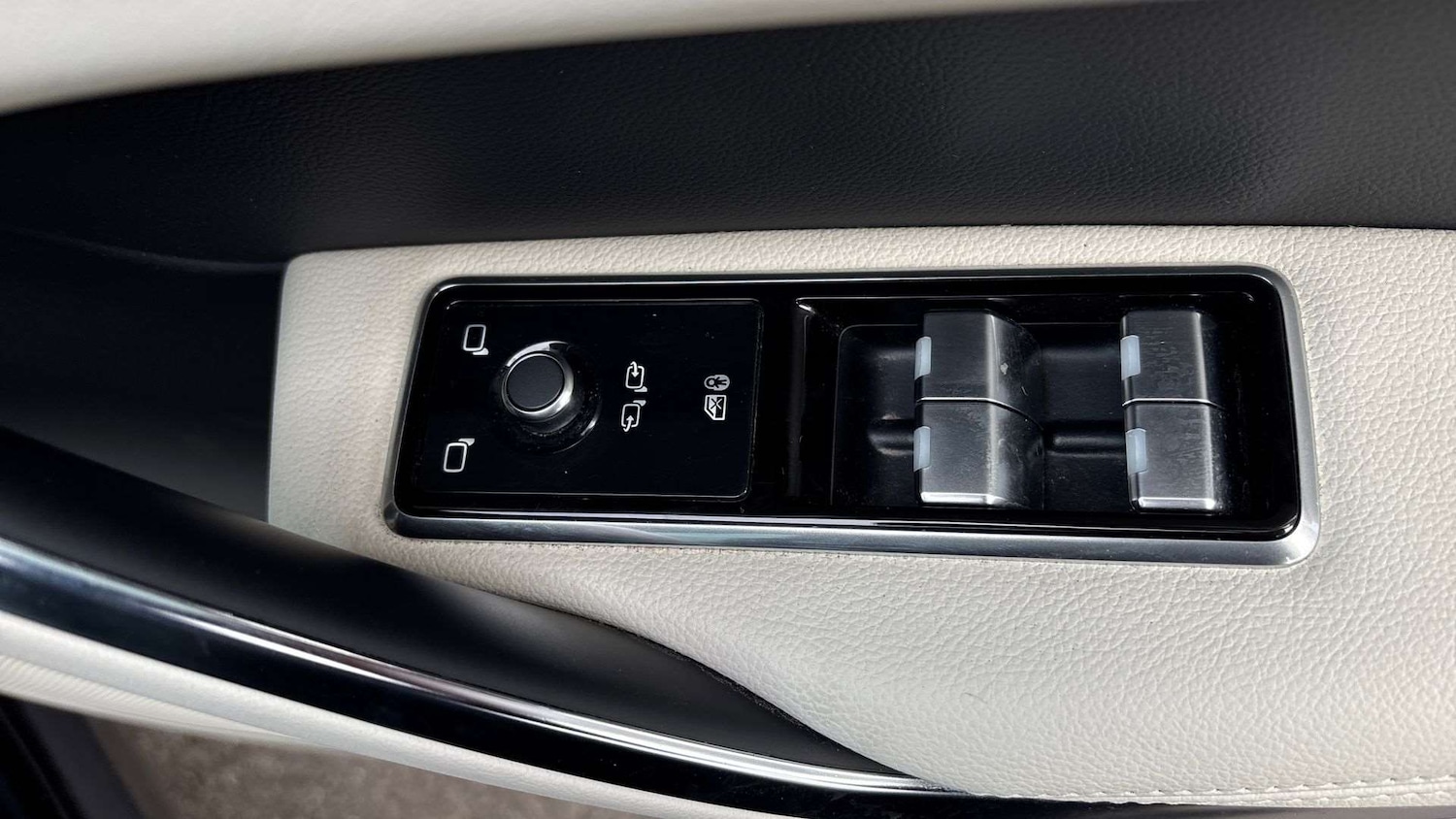 Used Jaguar F-Pace 2023 for sale - 76459952: Photo 33