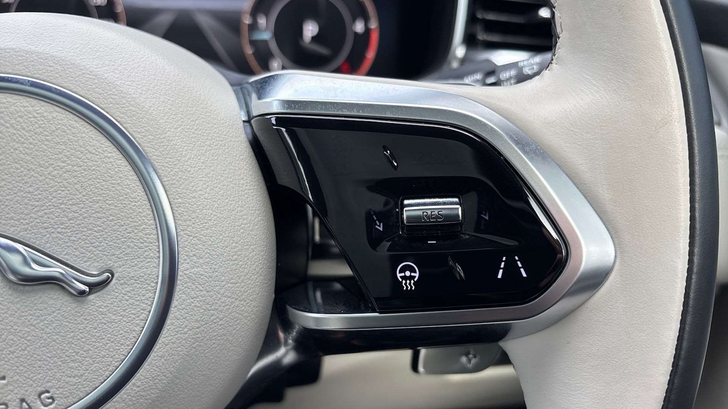 Used Jaguar F-Pace 2023 for sale - 76459952: Photo 35