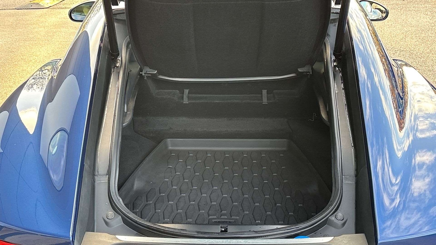 Used Jaguar F-Type 2023 for sale - 76459921: Photo 10