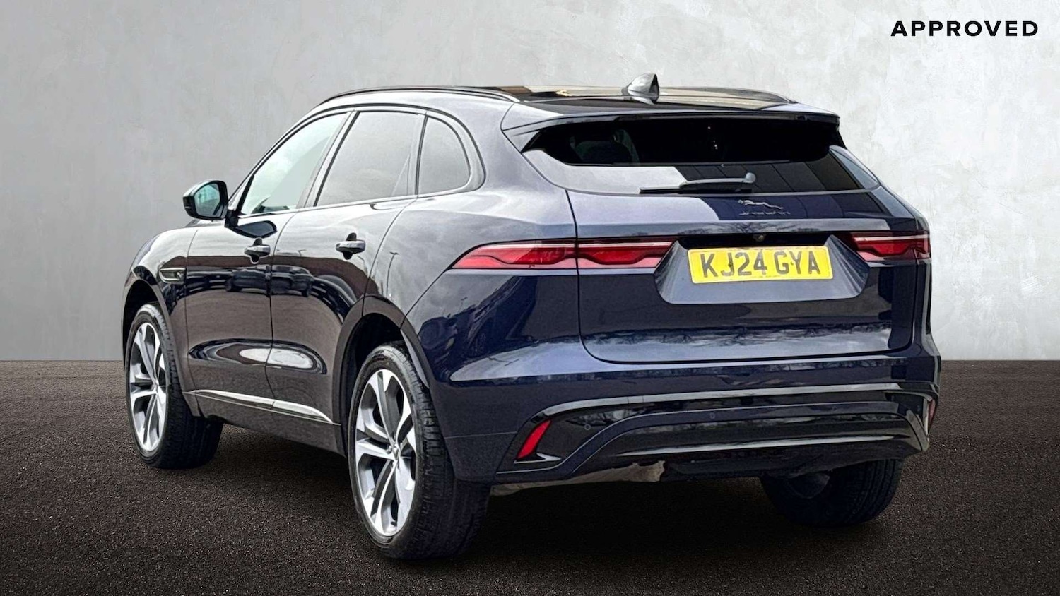 Used Jaguar F-Pace 2024 for sale - 76929028: Photo 2