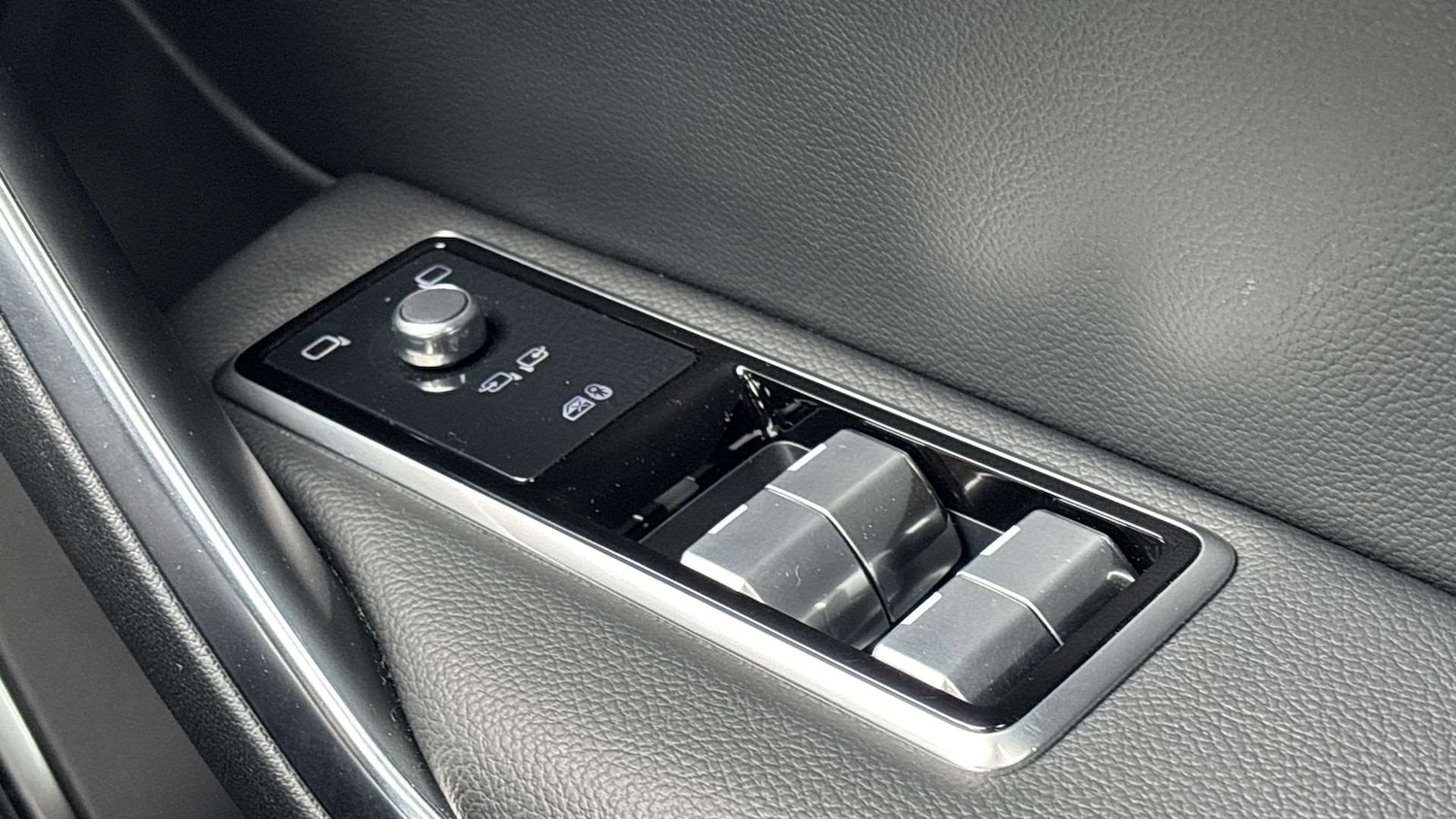 Used Jaguar F-Pace 2023 for sale - 76460056: Photo 32