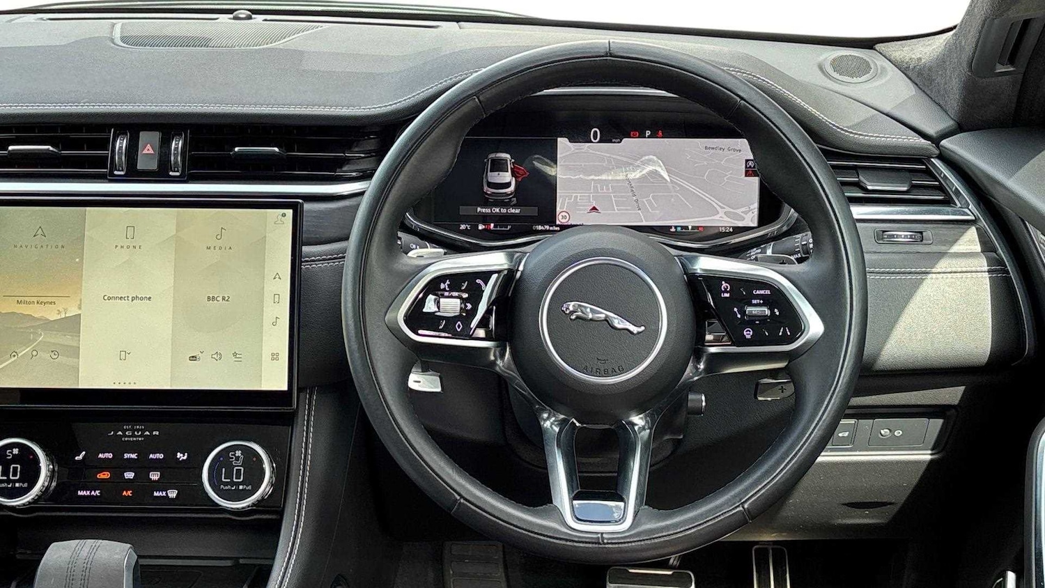 Used Jaguar F-Pace 2023 for sale - 76460378: Photo 15
