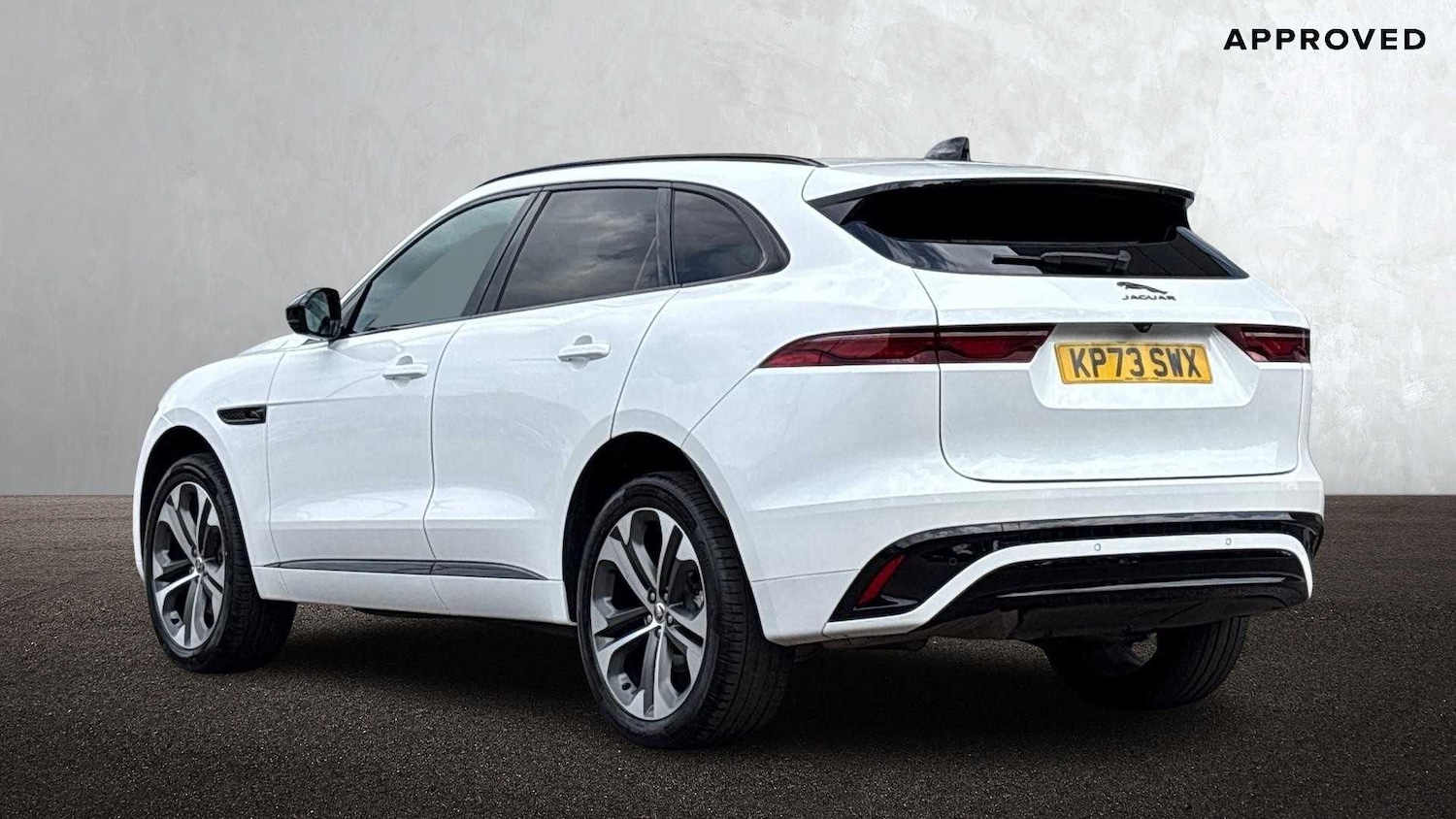 Used Jaguar F-Pace 2023 for sale - 76460378: Photo 2