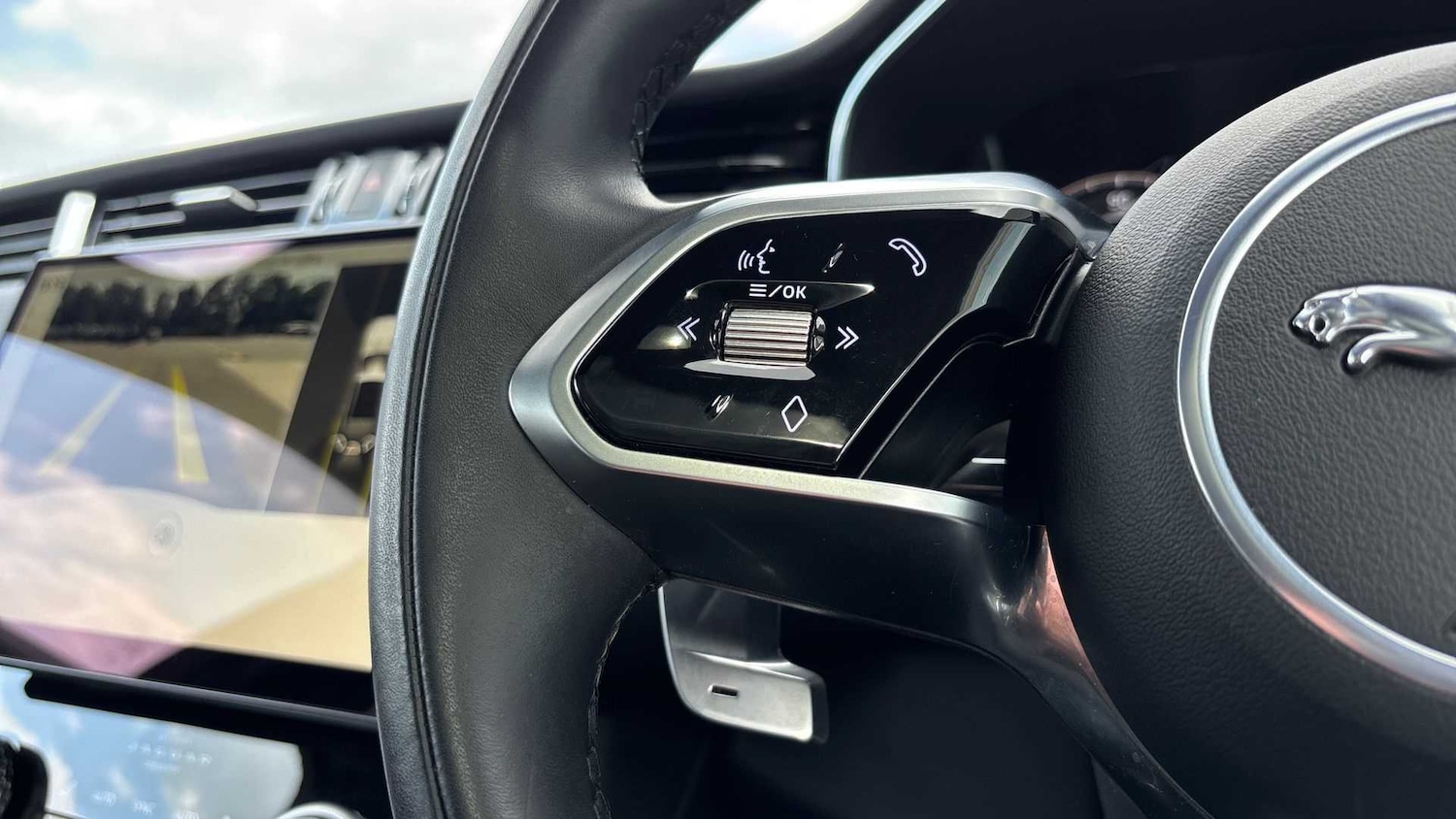 Used Jaguar F-Pace 2023 for sale - 76460378: Photo 30