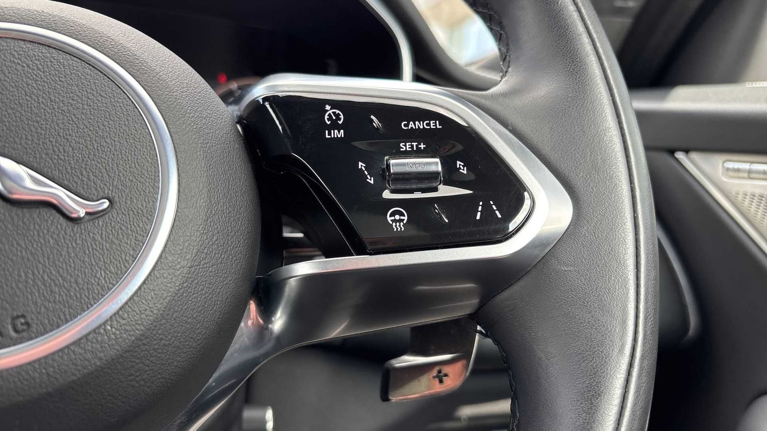 Used Jaguar F-Pace 2023 for sale - 76460378: Photo 31