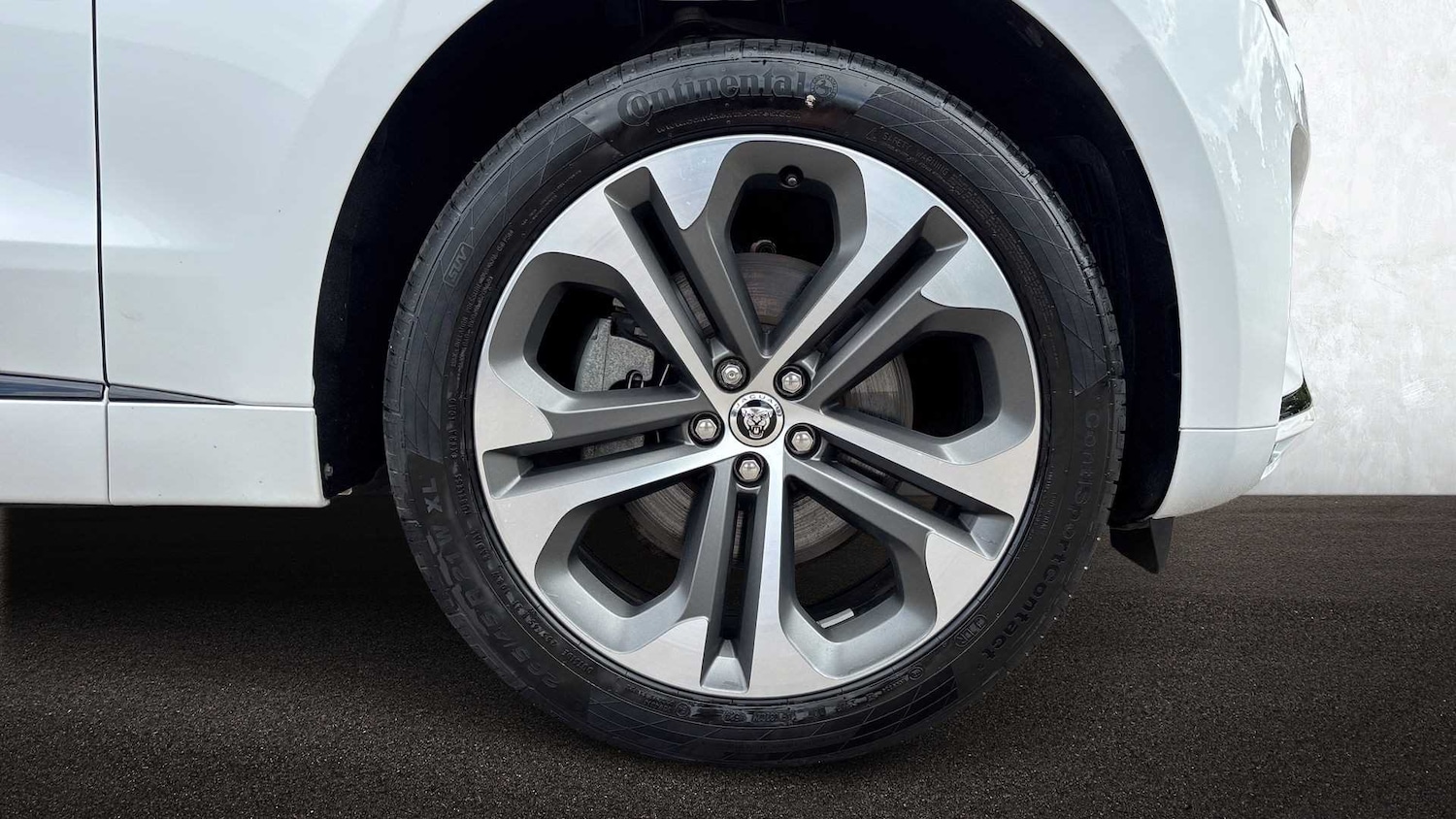 Used Jaguar F-Pace 2023 for sale - 76460378: Photo 8