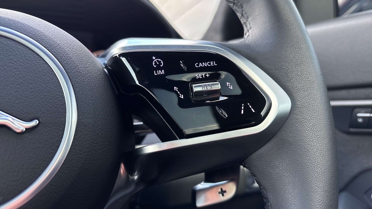 Used Jaguar E-Pace 2023 for sale - 76460223: Photo 31