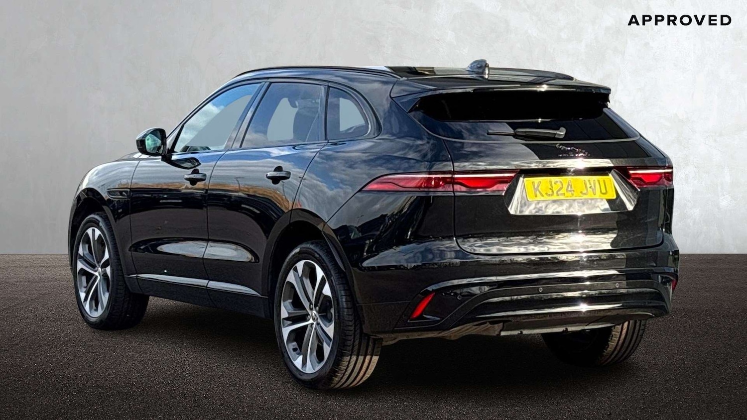Used Jaguar F-Pace 2024 for sale - 76624475: Photo 2