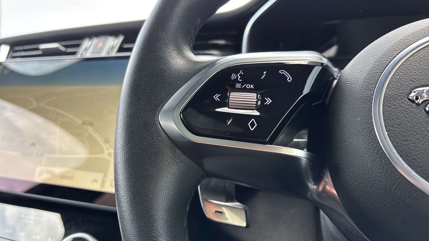 Used Jaguar F-Pace 2023 for sale - 76460452: Photo 30