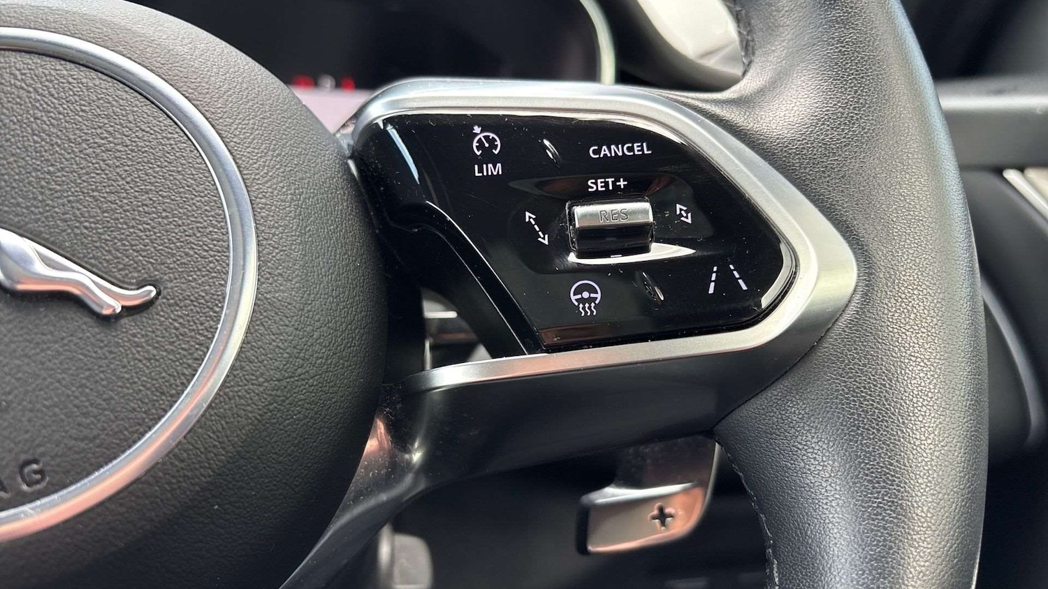 Used Jaguar F-Pace 2023 for sale - 76460452: Photo 31