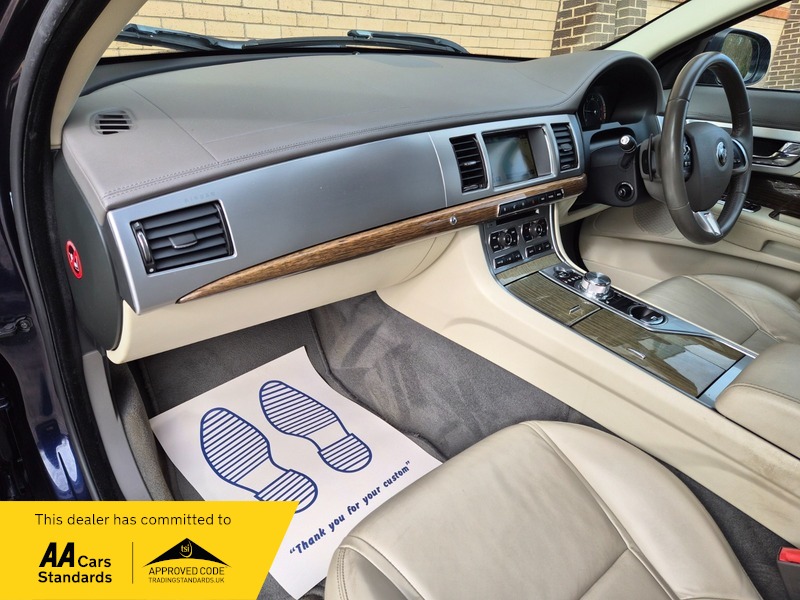 Used Jaguar XF 2014 for sale - 77749362: Photo 8