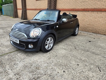 Used MINI Convertible 2011 for sale - 76081509: Photo