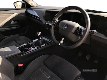 Used Vauxhall Astra 2024 for sale - 76228335: Photo 3