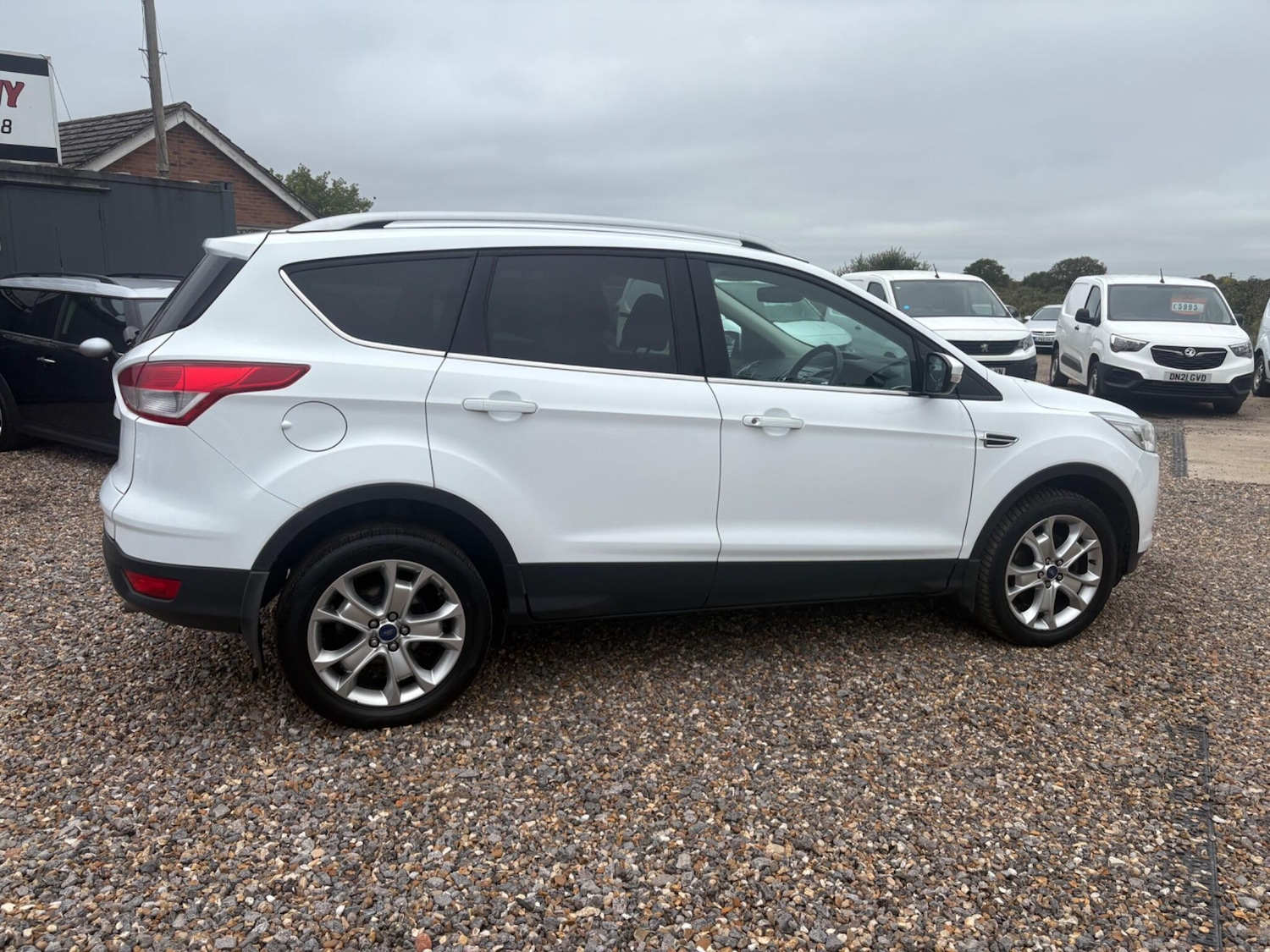 Used Ford Kuga 2015 for sale - 77498234: Photo 9