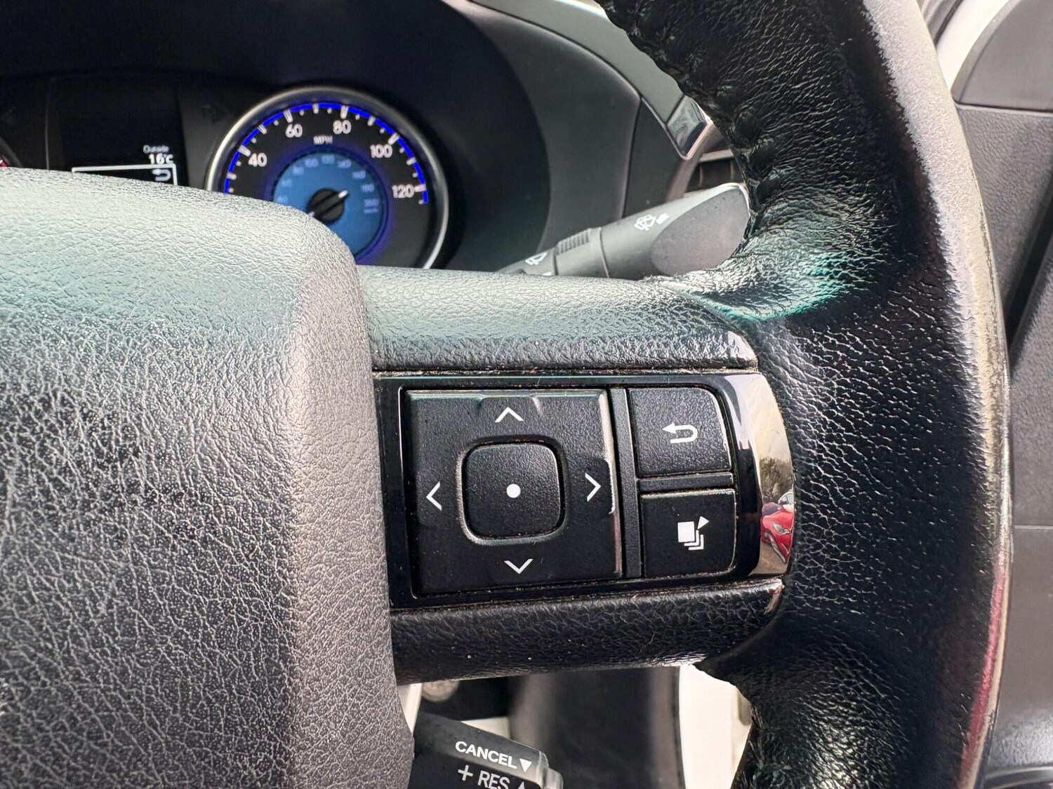 Used Toyota Hilux 2018 for sale - 76572248: Photo 24