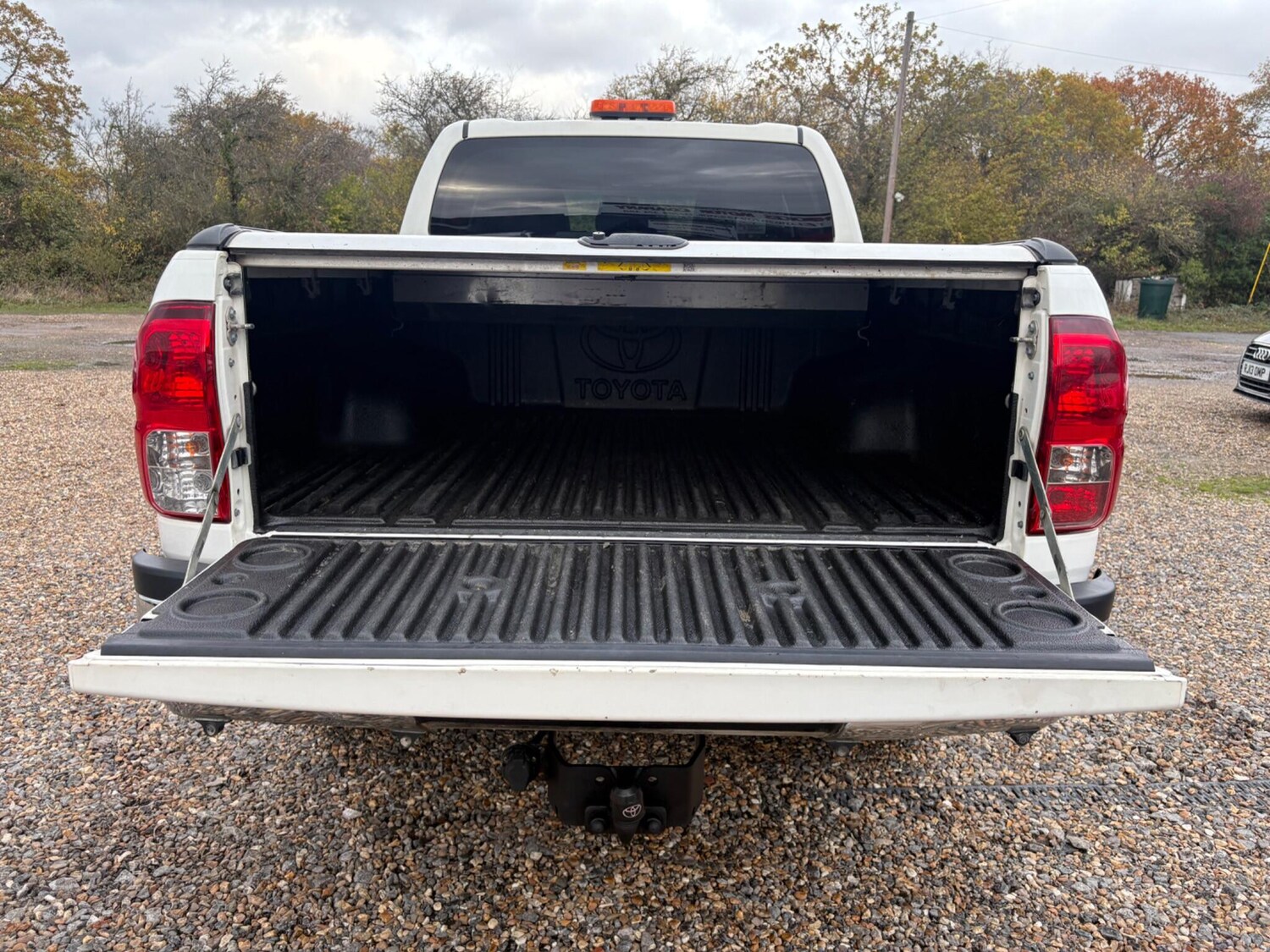 Used Toyota Hilux 2018 for sale - 76572248: Photo 28