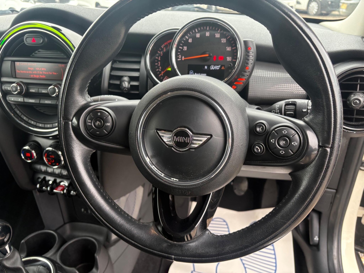 Used MINI Hatch 2015 for sale - 76942640: Photo 15