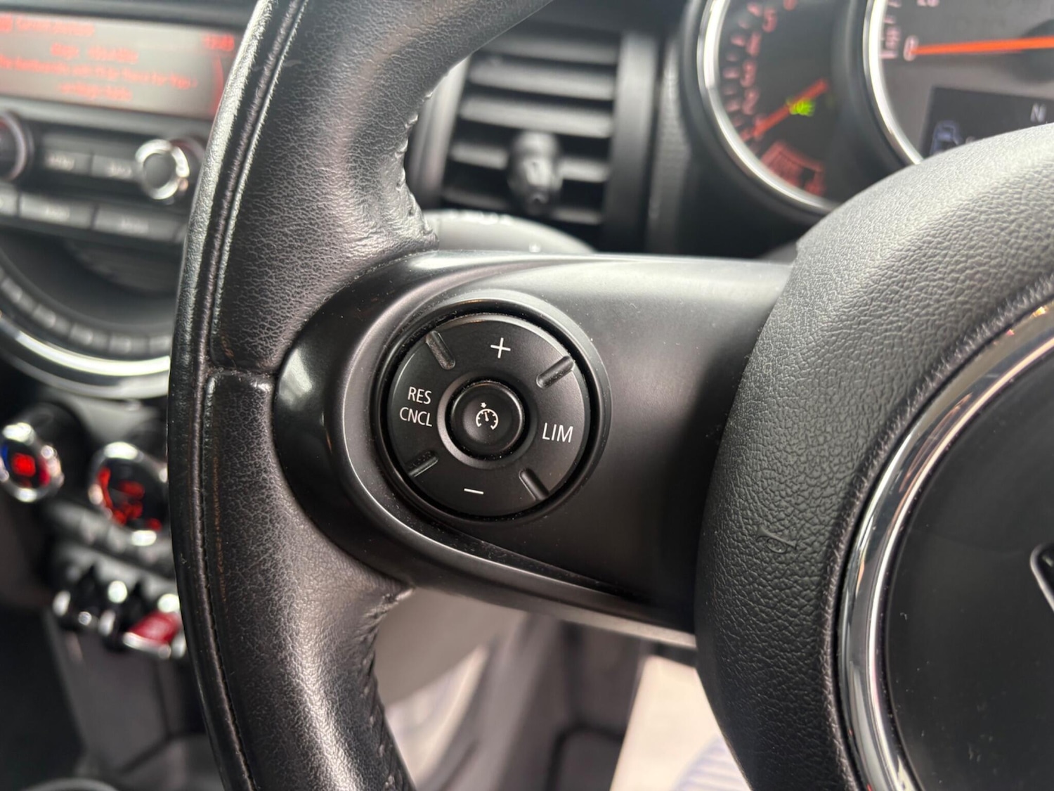 Used MINI Hatch 2015 for sale - 76942640: Photo 17