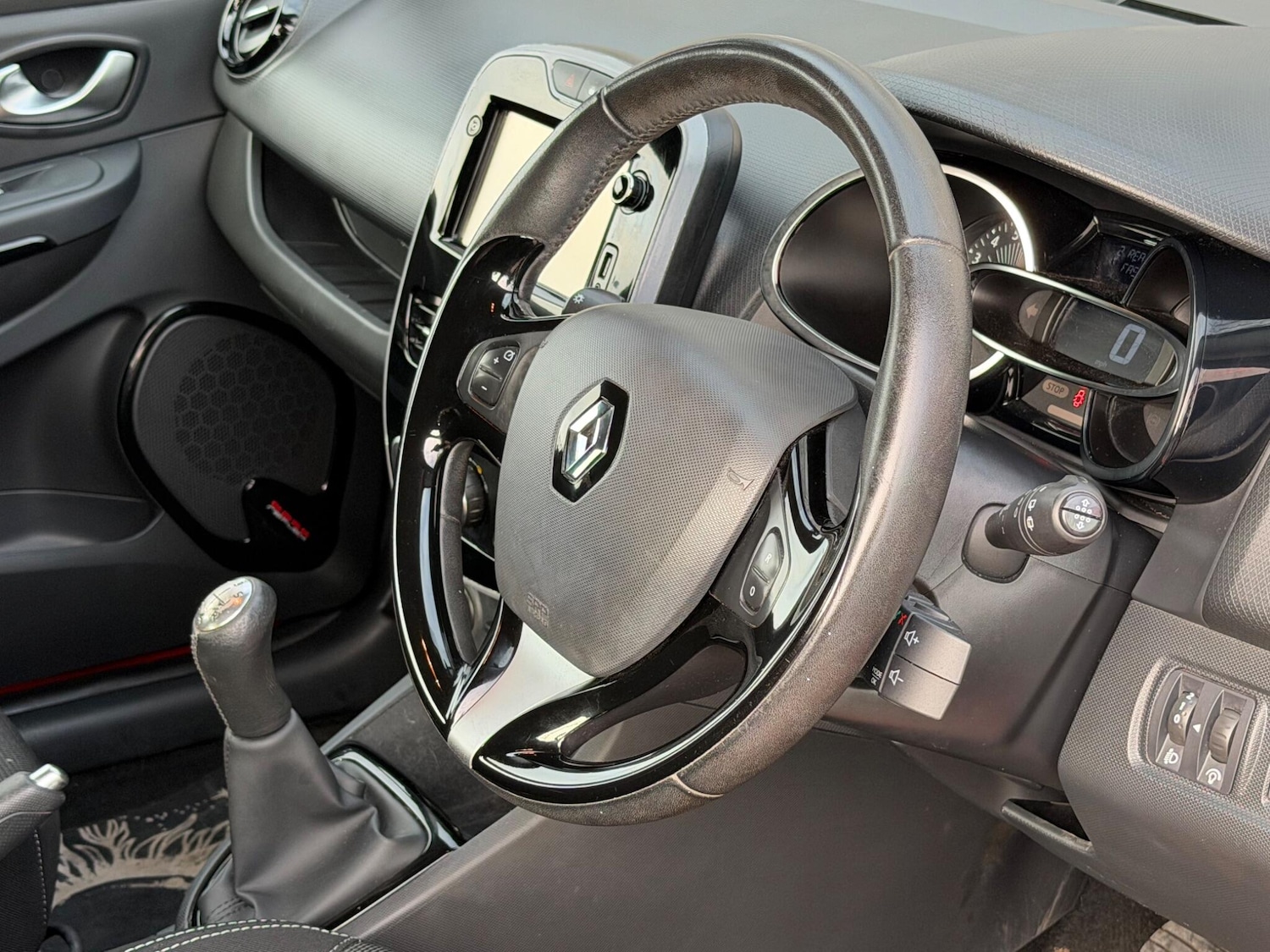 Used Renault Clio 2015 for sale - 77457444: Photo 23