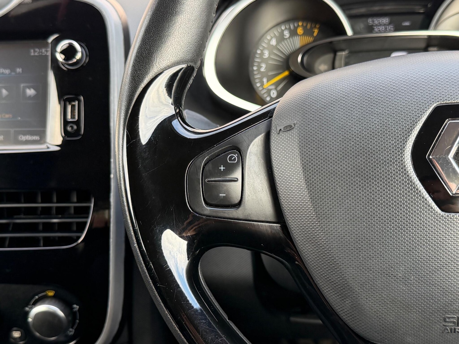 Used Renault Clio 2015 for sale - 77457444: Photo 27