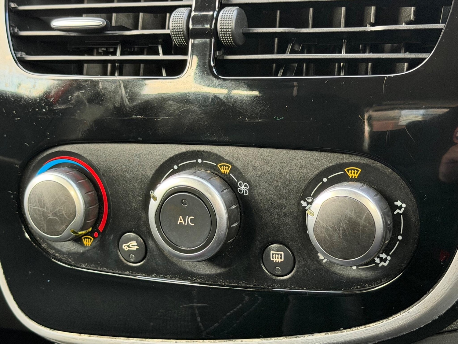 Used Renault Clio 2015 for sale - 77457444: Photo 33