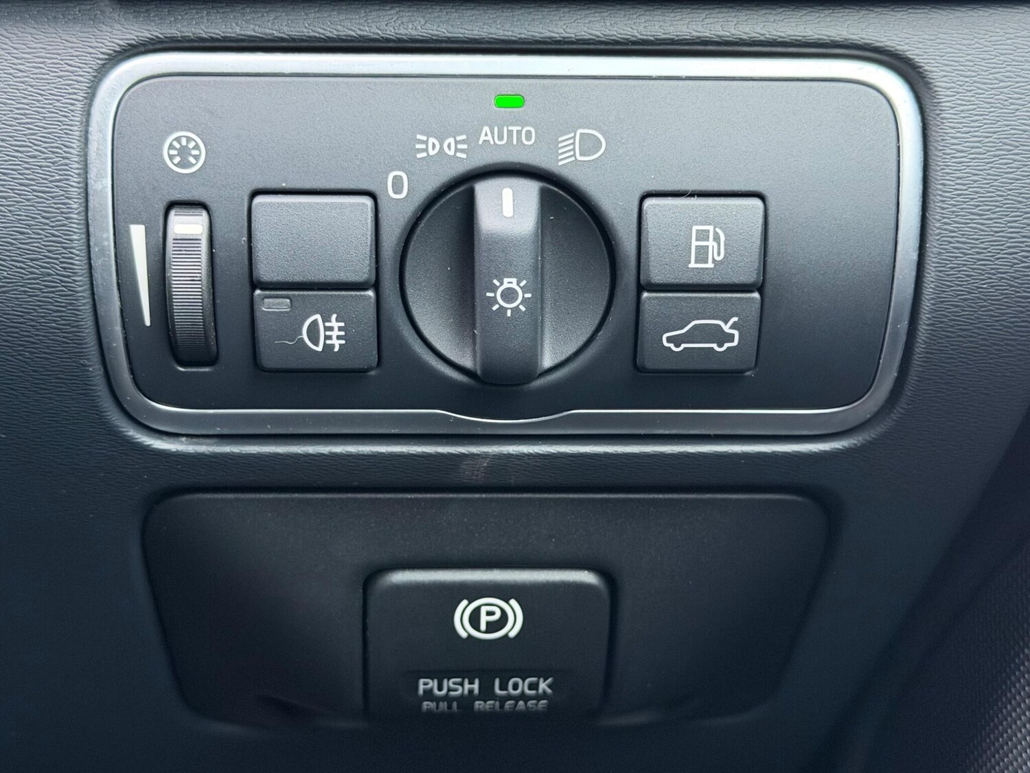 Used Volvo V60 2014 for sale - 77457461: Photo 32