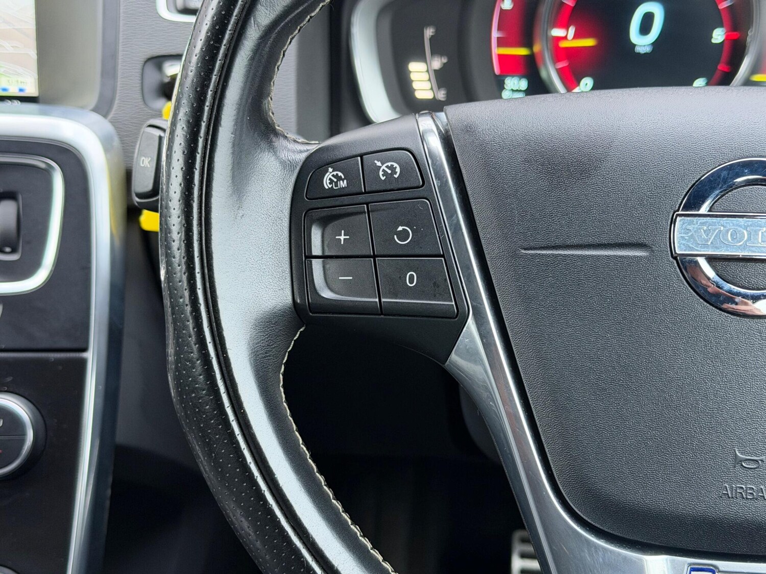 Used Volvo V60 2014 for sale - 77457461: Photo 33