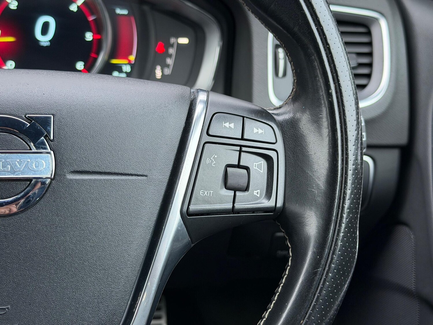 Used Volvo V60 2014 for sale - 77457461: Photo 34