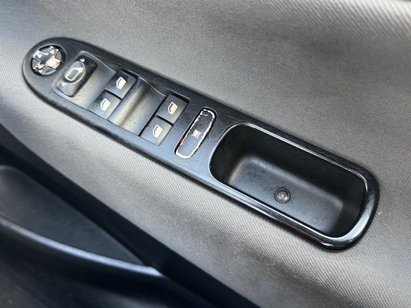 Used Peugeot 207 2010 for sale - 76227476: Photo 23