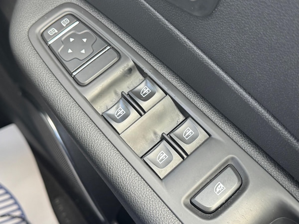 Used Renault Captur 2017 for sale - 76122917: Photo 28