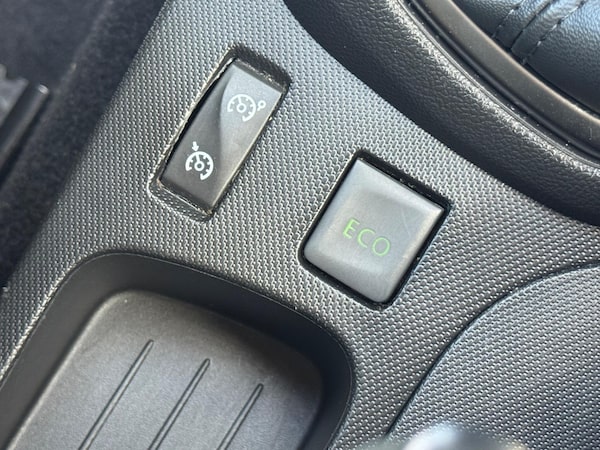 Used Renault Captur 2017 for sale - 76122917: Photo 30