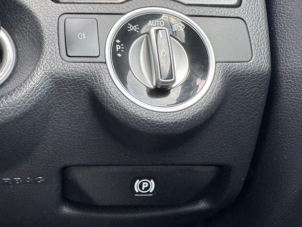 Used Mercedes-Benz E-Class 2015 for sale - 76151243: Photo 35