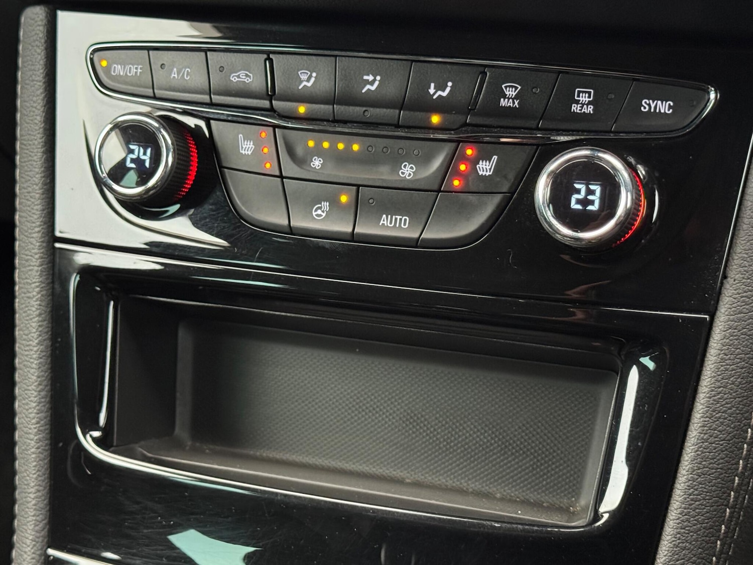 Used Vauxhall Astra 2018 for sale - 76398595: Photo 40