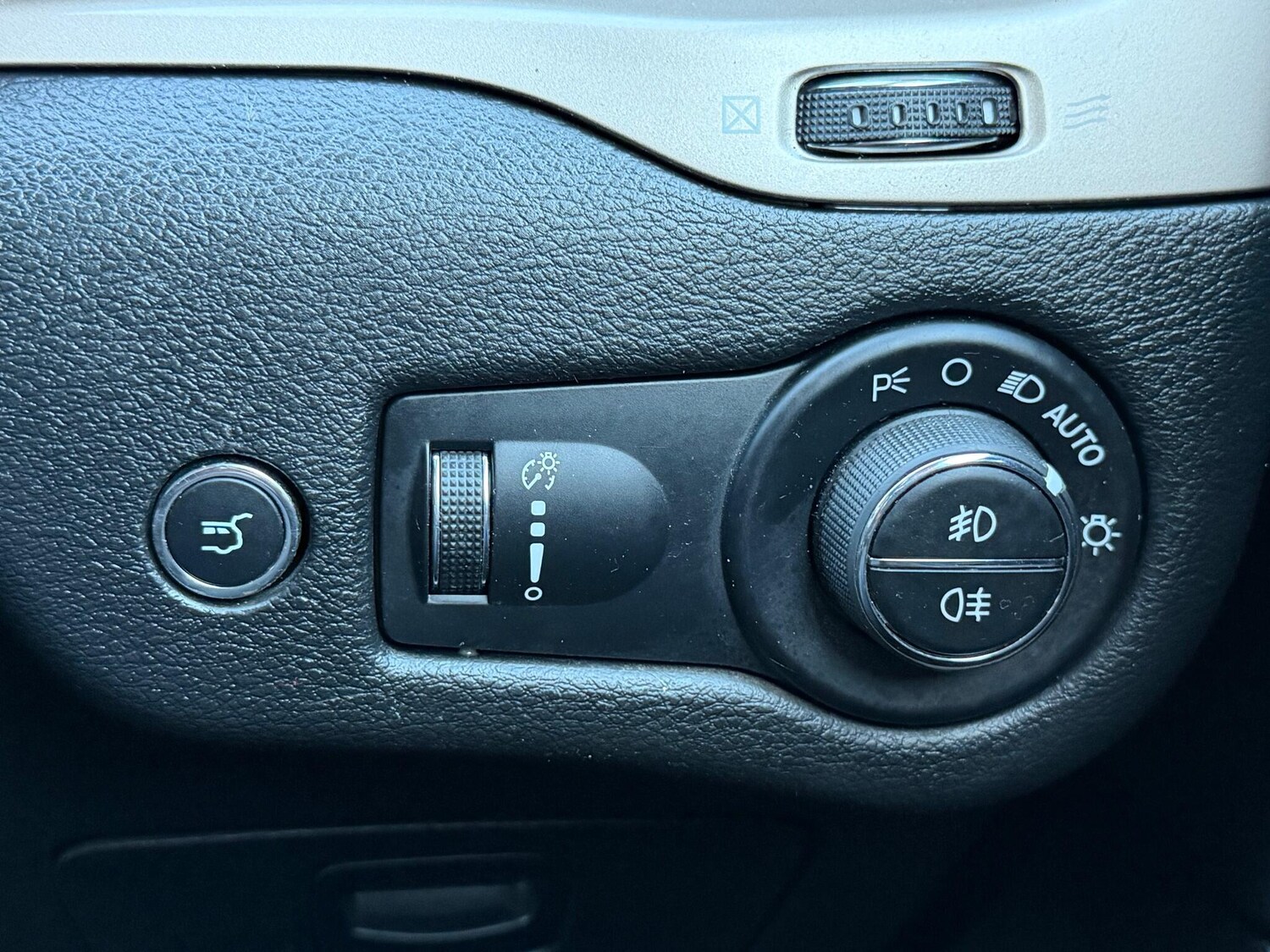 Used Jeep Cherokee 2016 for sale - 77457447: Photo 28