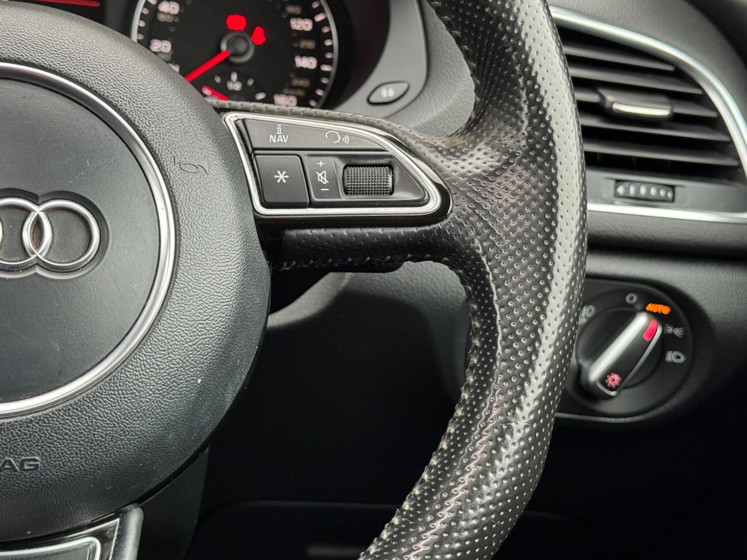 Used Audi Q3 2013 for sale - 76513197: Photo 26