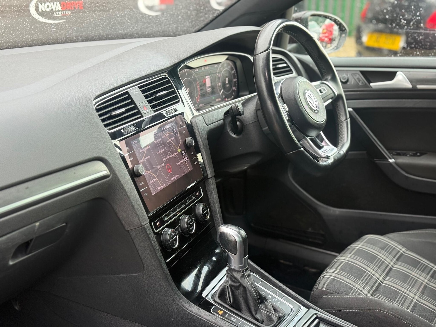 Used Volkswagen Golf 2017 for sale - 76742707: Photo 22