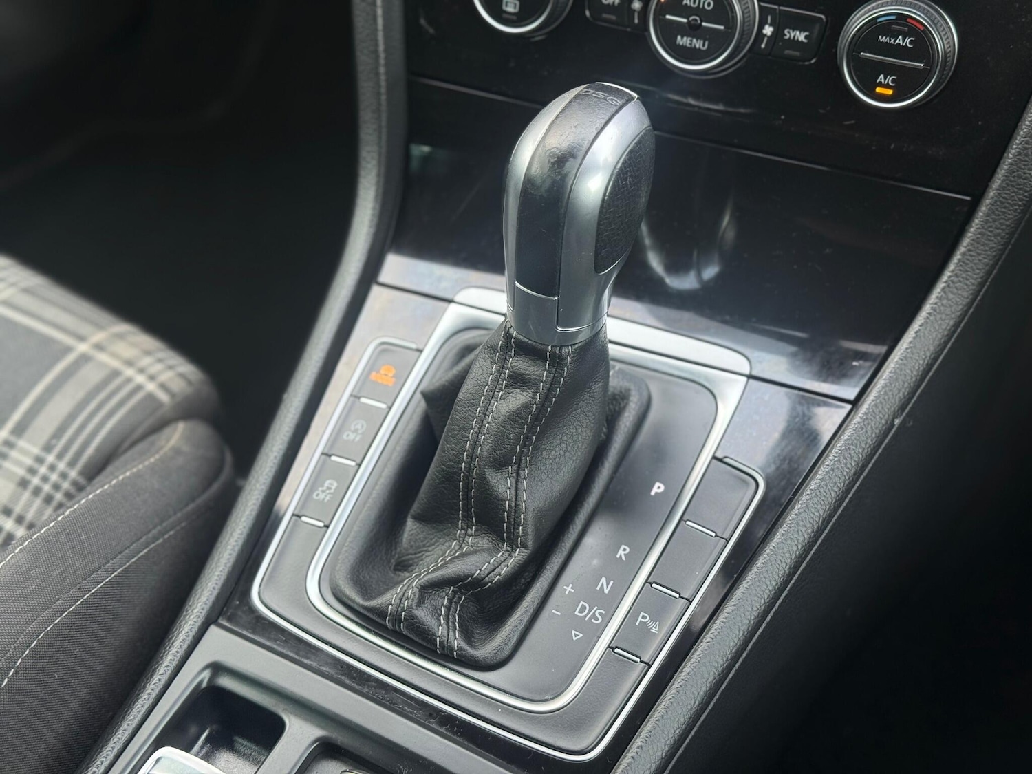 Used Volkswagen Golf 2017 for sale - 76742707: Photo 39