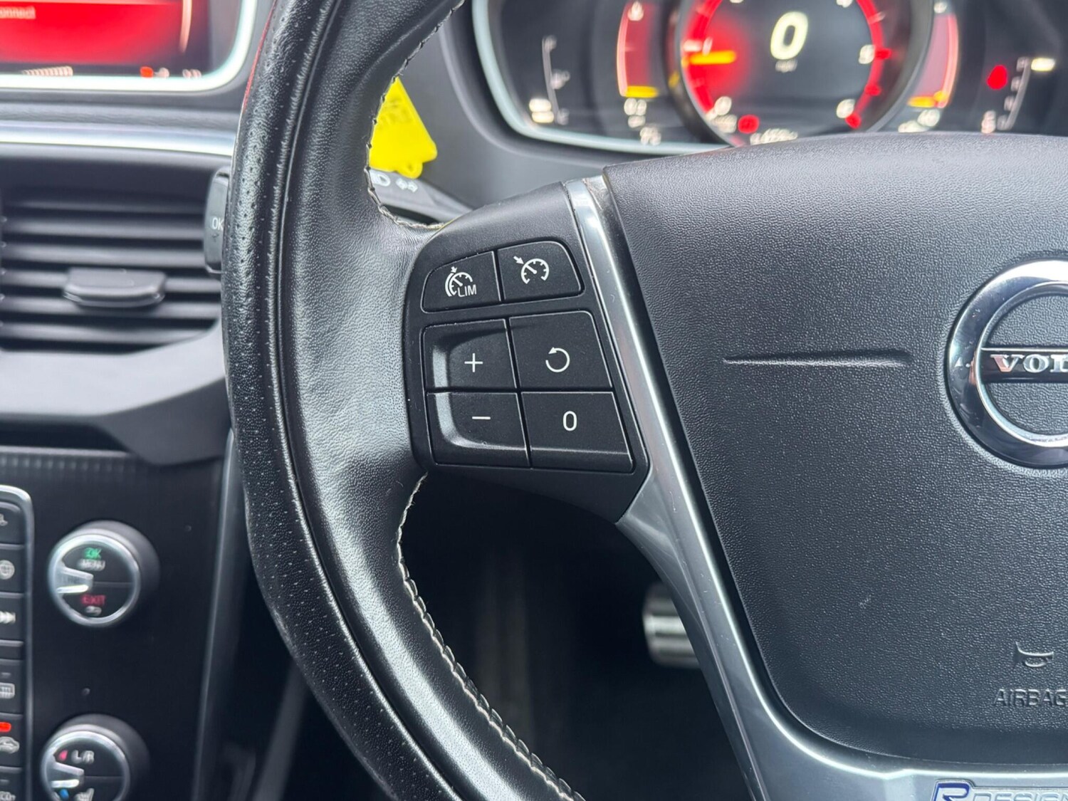 Used Volvo V40 2018 for sale - 77457464: Photo 34