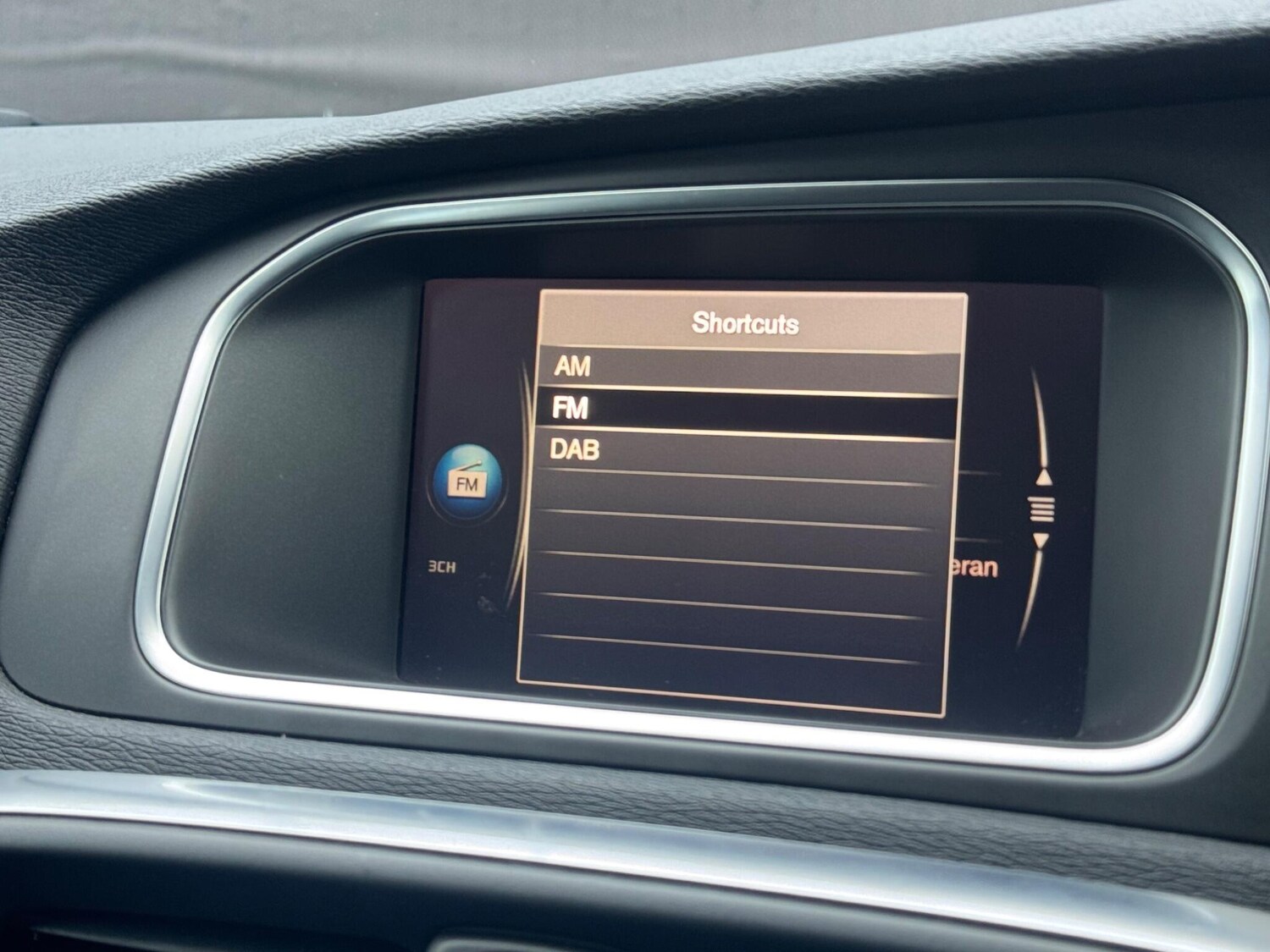 Used Volvo V40 2018 for sale - 77457464: Photo 40