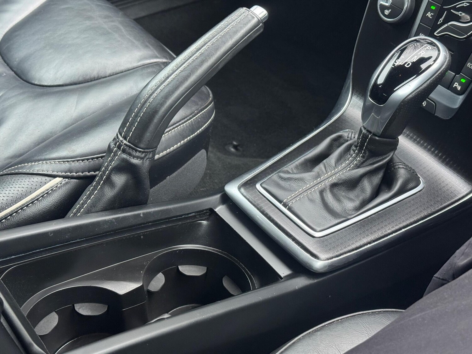 Used Volvo V40 2018 for sale - 77457464: Photo 41